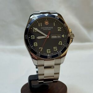 Victorinox Swiss Army FieldForce 241851 Men’s Watch